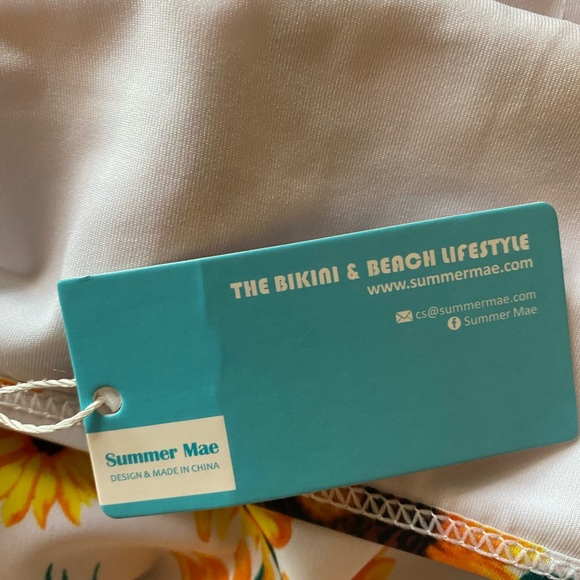 Beautiful Ladies Swimsuit with Boyshorts Size Medium - New Never Worn - Picture 5 of 8